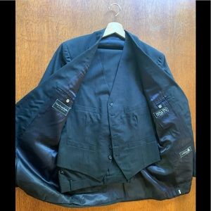 Kilgour, French & Stanbury 3-piece Suit